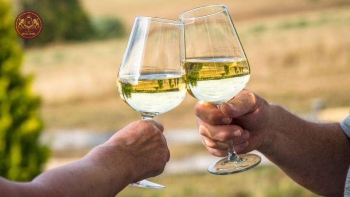 Rượu vang 958 Santero Asti với màu vàng tươi tắn