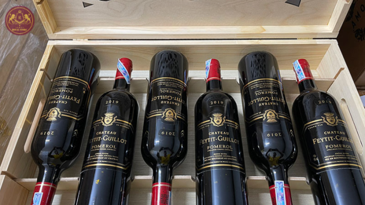 Mua rượu vang Chateau Feytit Guillot tại Royal Store