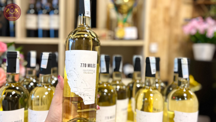 Màu vàng tươi mát của rượu vang 770 MILES Chardonnay