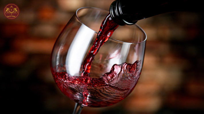 Màu đỏ ruby cuốn hút của rượu vang Parducci Pinot Noir