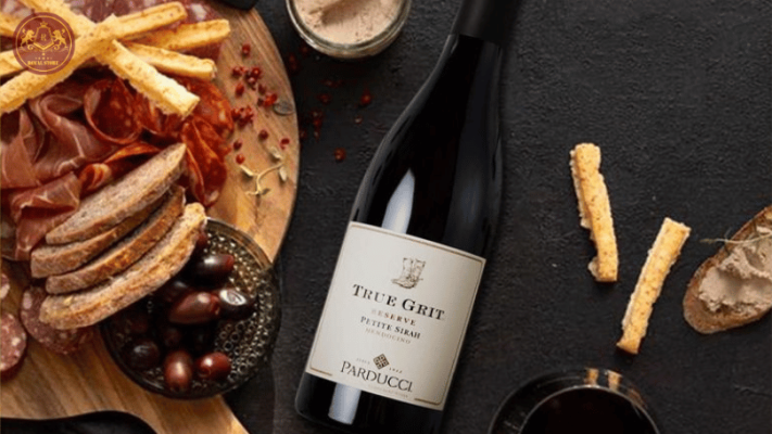 Hương Thơm và Mùi Vị Đầy Quyến Rũ của Rượu Vang True Grit Petite Syrah Reserve